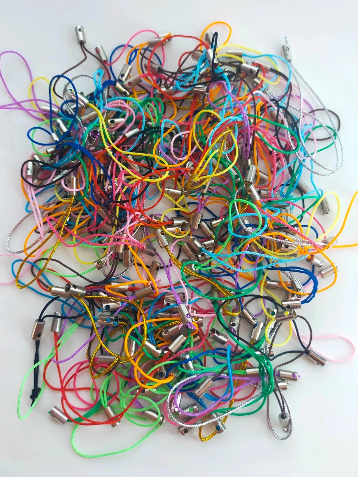 Mix de 200 attaches pour téléphone Lot n°6650